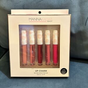 NIB Manna Kadar Beauty 5 Piece Lip Locked Stain Set . Lip Charm. Vit. A & E